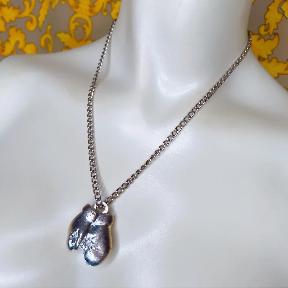 ❌ SOLD ❌ Silver necklace boxing 🥊 gloves pendant vintage - Picture 3 of 4